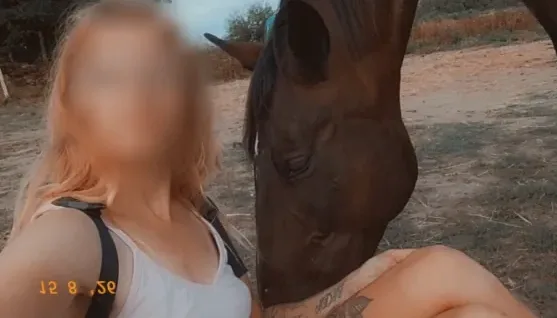 Claudia, 33