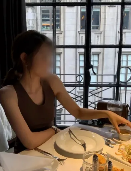 Julia, 31