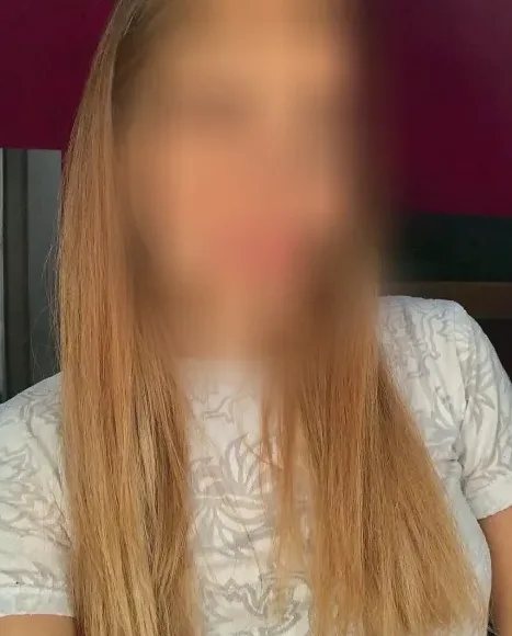 Julia, 24